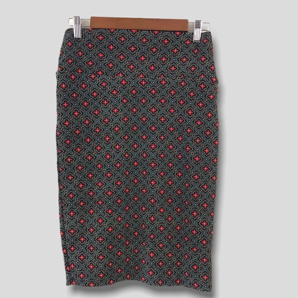 ‎LuLaRoe Cassie pencil skirt